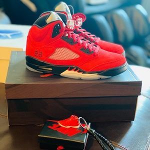 Jordan 5 Raging Bull Size 8.5 Free Key Chain